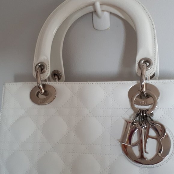 AUTHENTIC CHRISTIAN DIOR Lady Dior Bag - Medium - Picture 4 of 15
